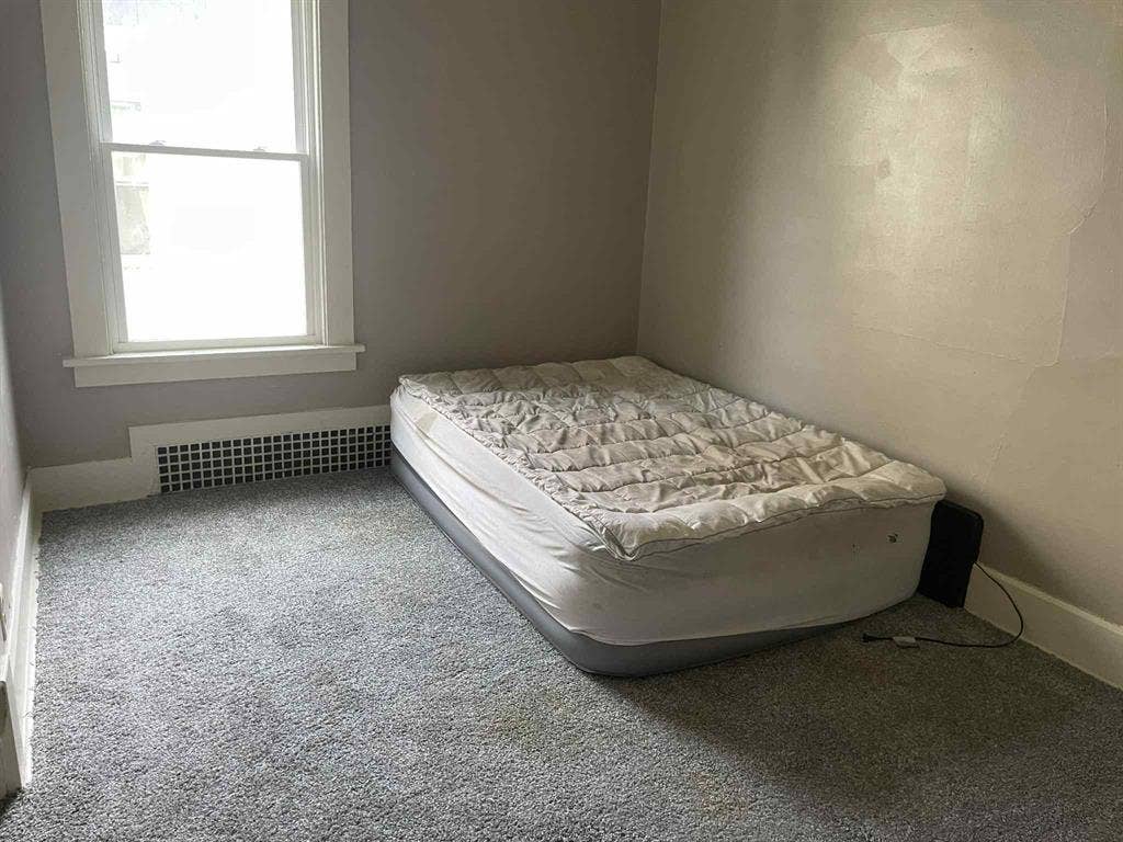 Looking for friendly roommates