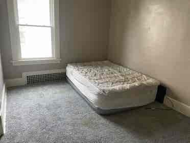 Looking for friendly roommates