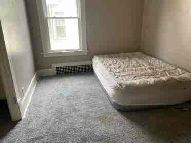 Looking for friendly roommates