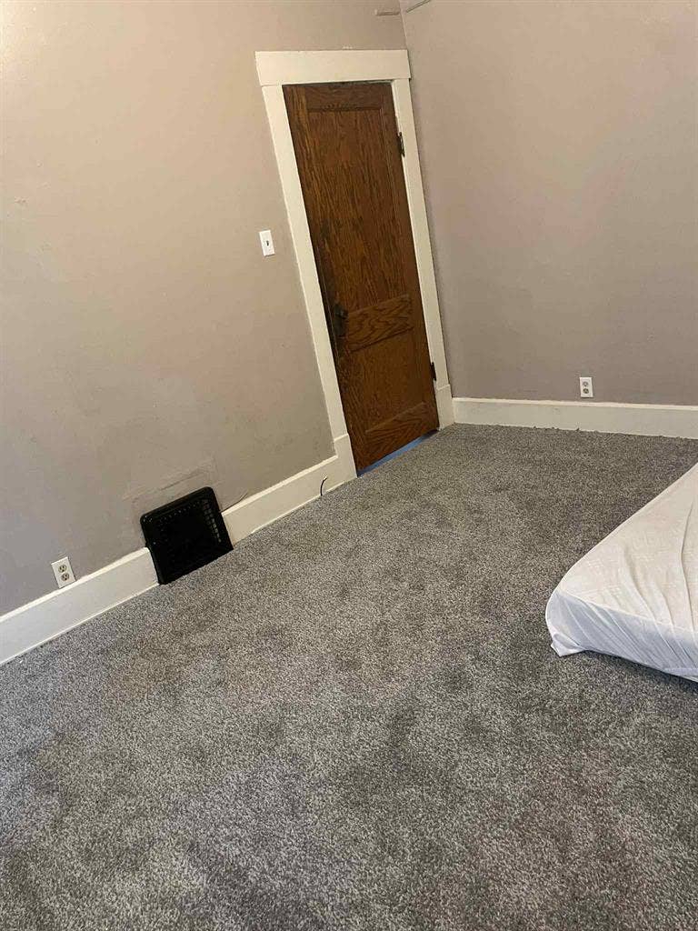 Looking for friendly roommates