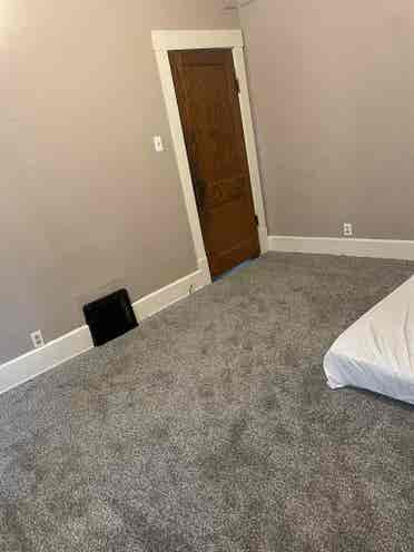 Looking for friendly roommates