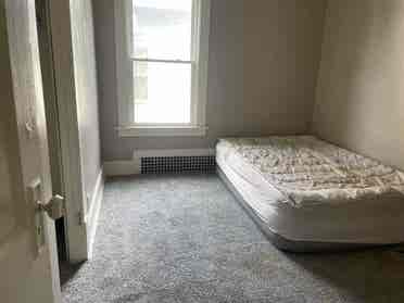 Looking for friendly roommates