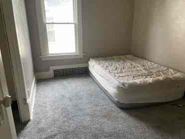Looking for friendly roommates