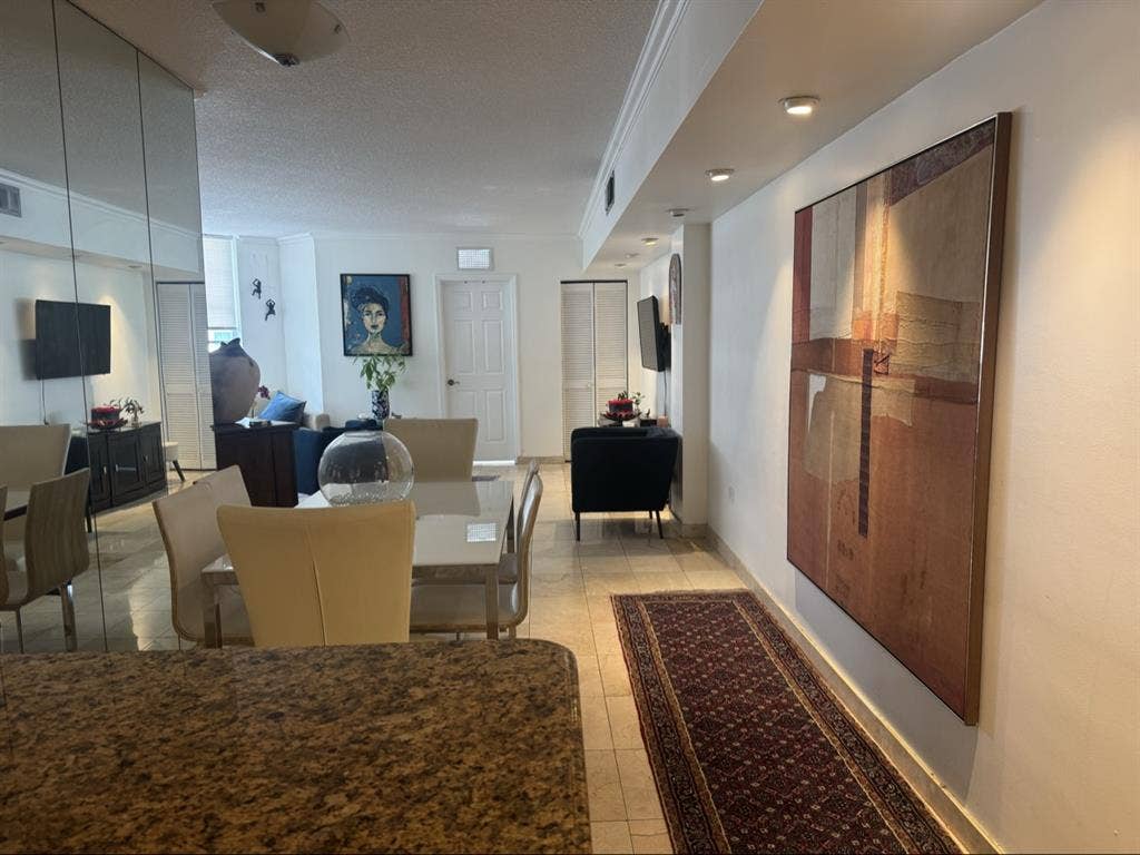 Brickell room for rent $