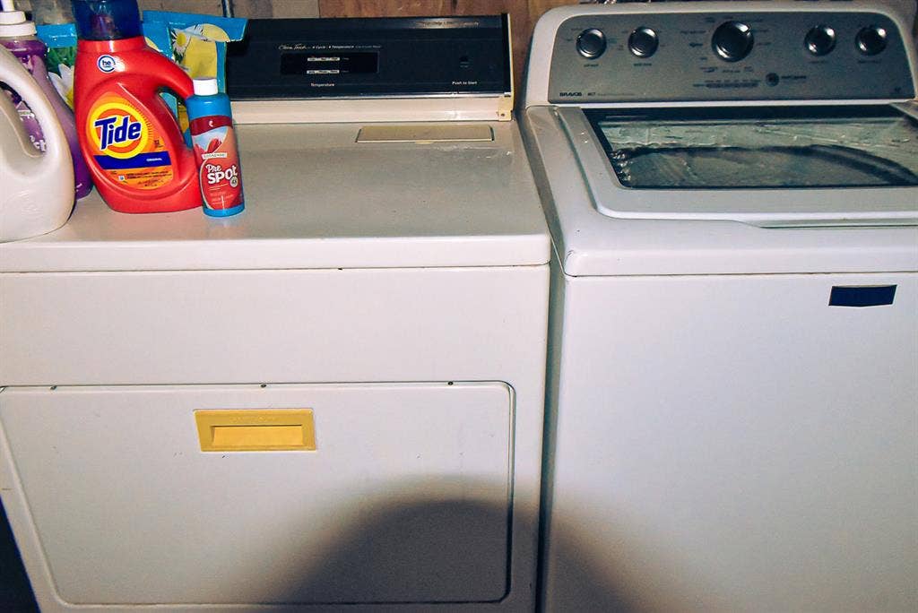 Looking for "one" roommate / tenant