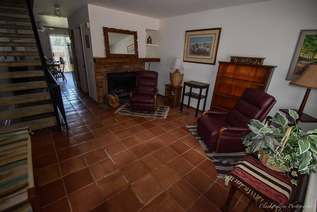 Looking for "one" roommate / tenant
