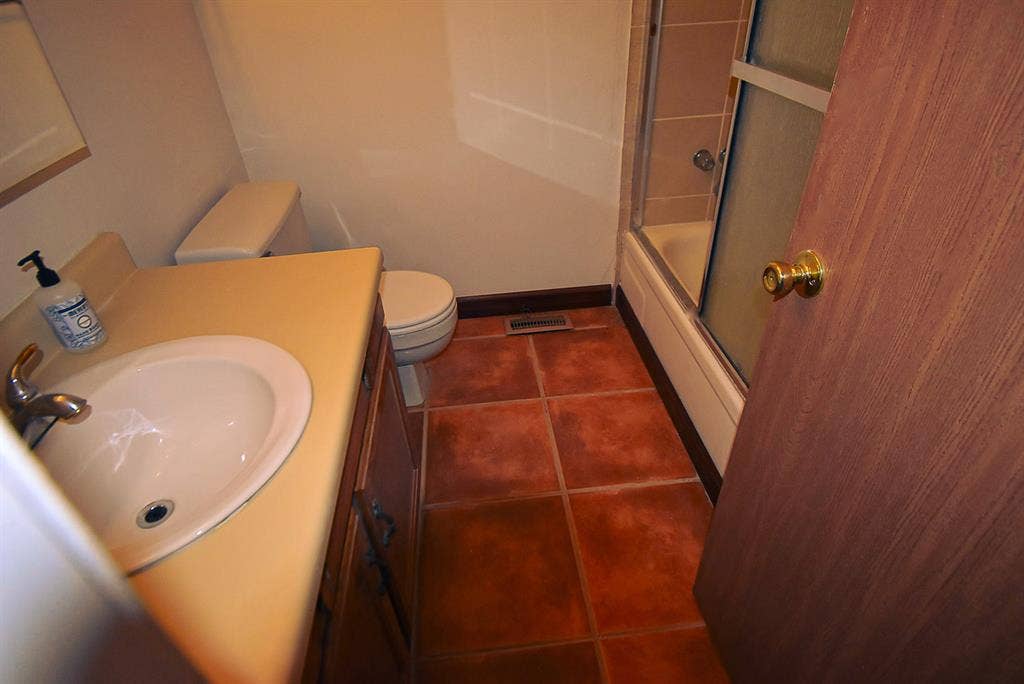 Looking for "one" roommate / tenant