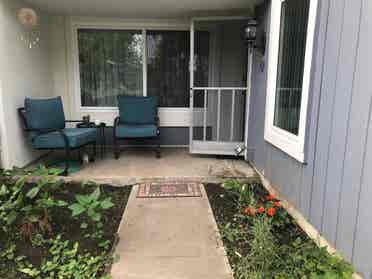 Upstairs Room - Beach/Freeway Close