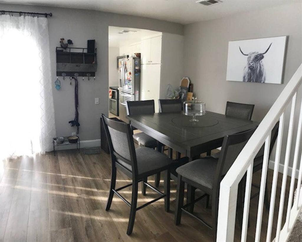 Upstairs Room - Beach/Freeway Close