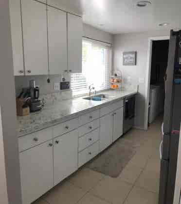 Upstairs Room - Beach/Freeway Close