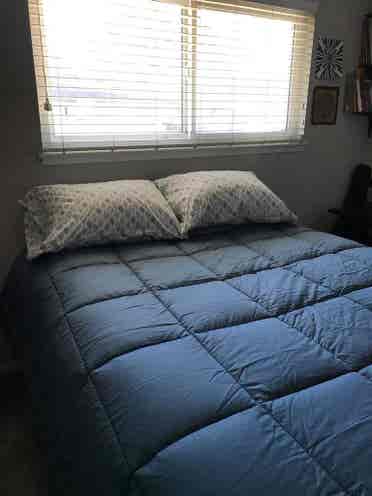 Upstairs Room - Beach/Freeway Close