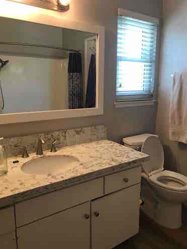 Upstairs Room - Beach/Freeway Close
