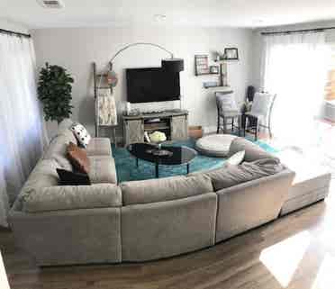 Upstairs Room - Beach/Freeway Close