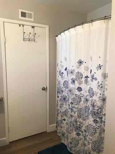 Upstairs Room - Beach/Freeway Close