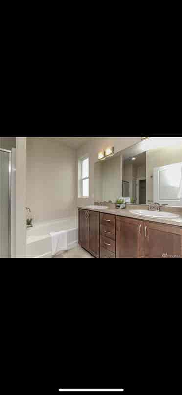 4 Bed townhome in Newcastle