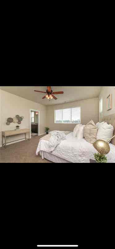 4 Bed townhome in Newcastle
