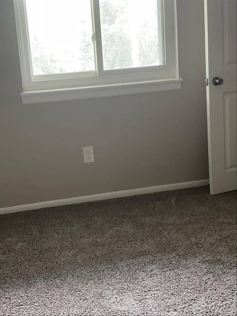 Walking distance to Northshore Mall