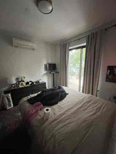 Queen Size Bedroom in Williamsburg