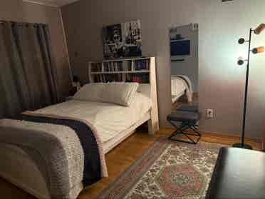 Private room whit bathroom (woman)