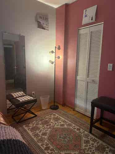 Private room whit bathroom (woman)