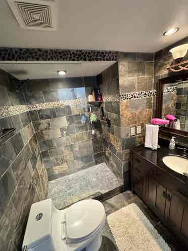 Private room whit bathroom (woman)