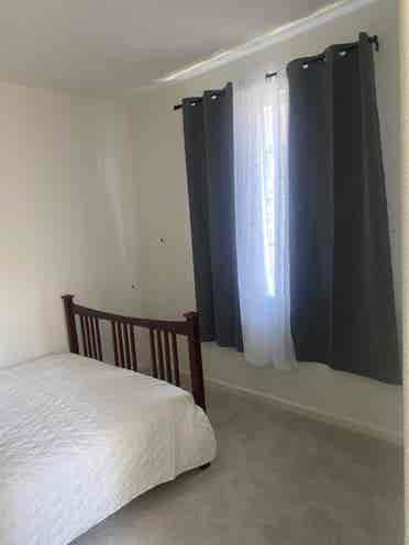 Room for Rent/ se renta cuarto