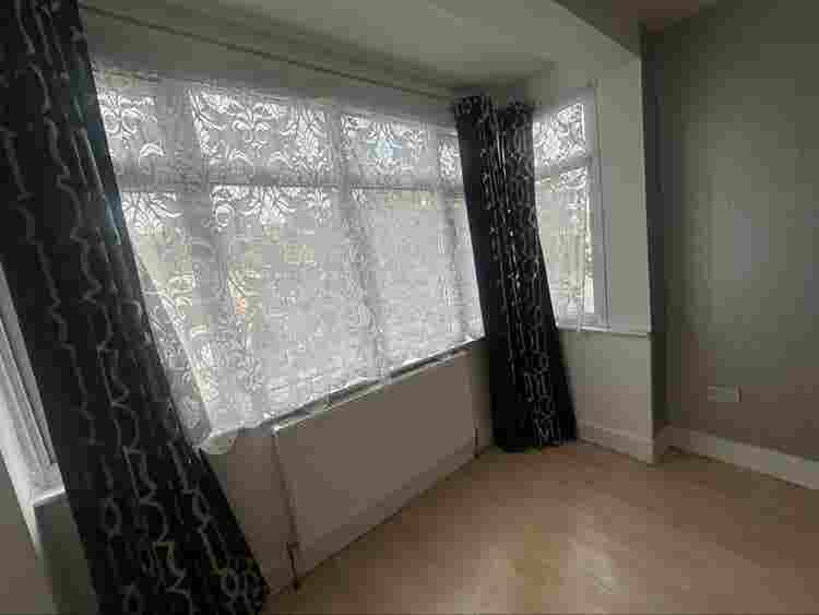 sharing / double room for girls