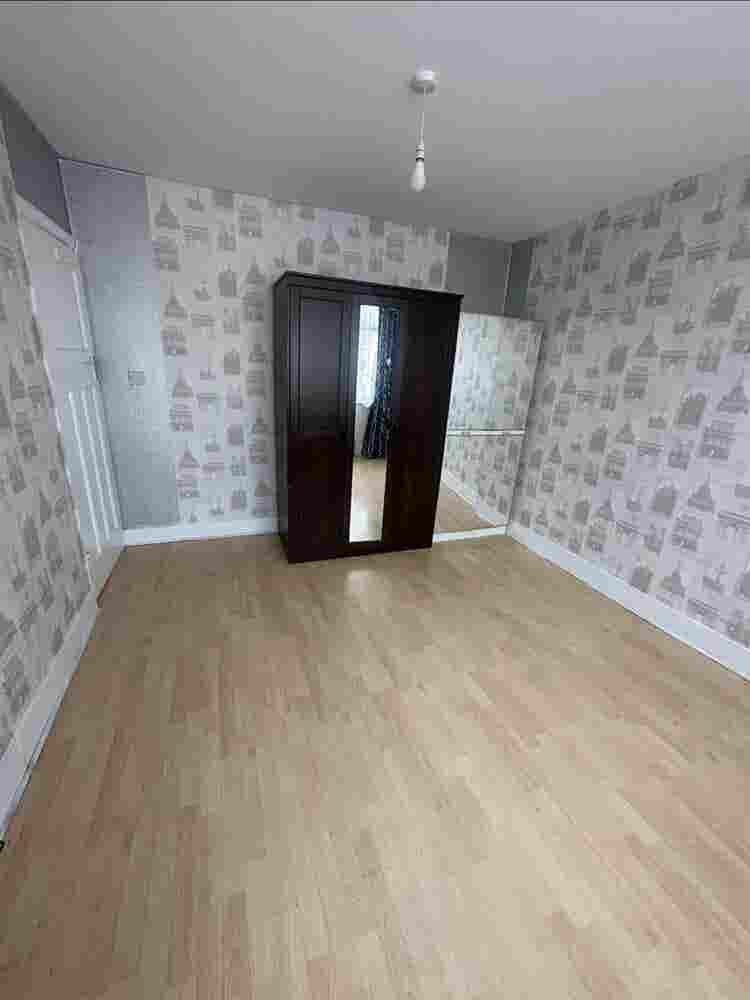 sharing / double room for girls