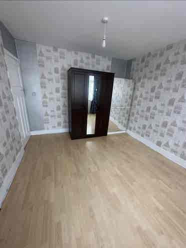 sharing / double room for girls