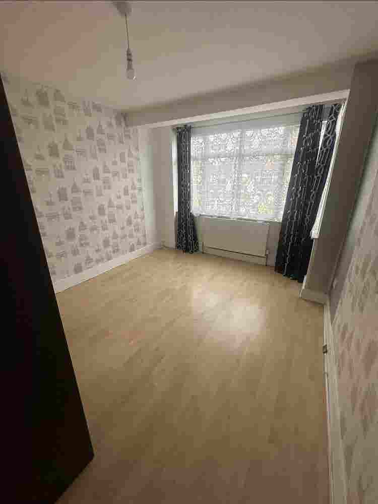sharing / double room for girls