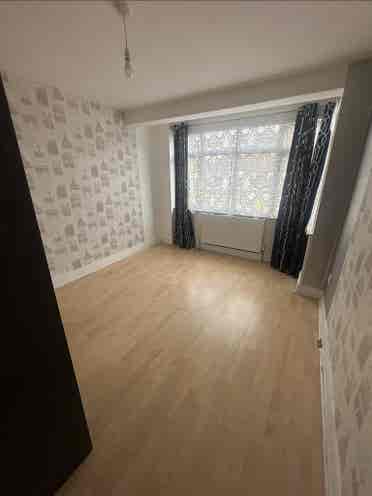 sharing / double room for girls