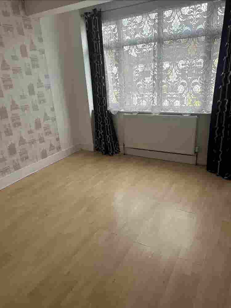 sharing / double room for girls