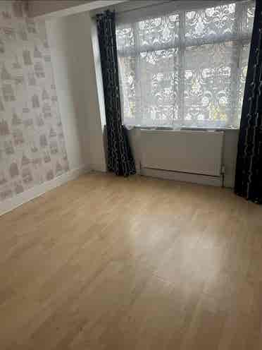 sharing / double room for girls