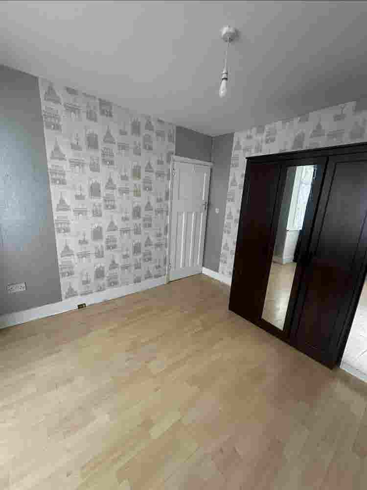 sharing / double room for girls