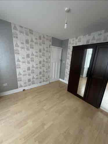 sharing / double room for girls