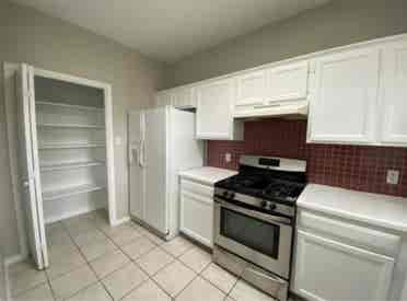 Single Room for Lease!