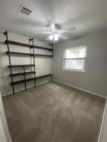 Single Room for Lease!