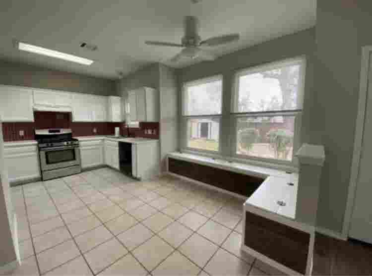 Single Room for Lease!