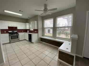 Single Room for Lease!