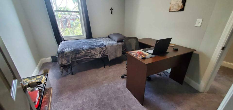 Private Room in Quiet, Safe Area