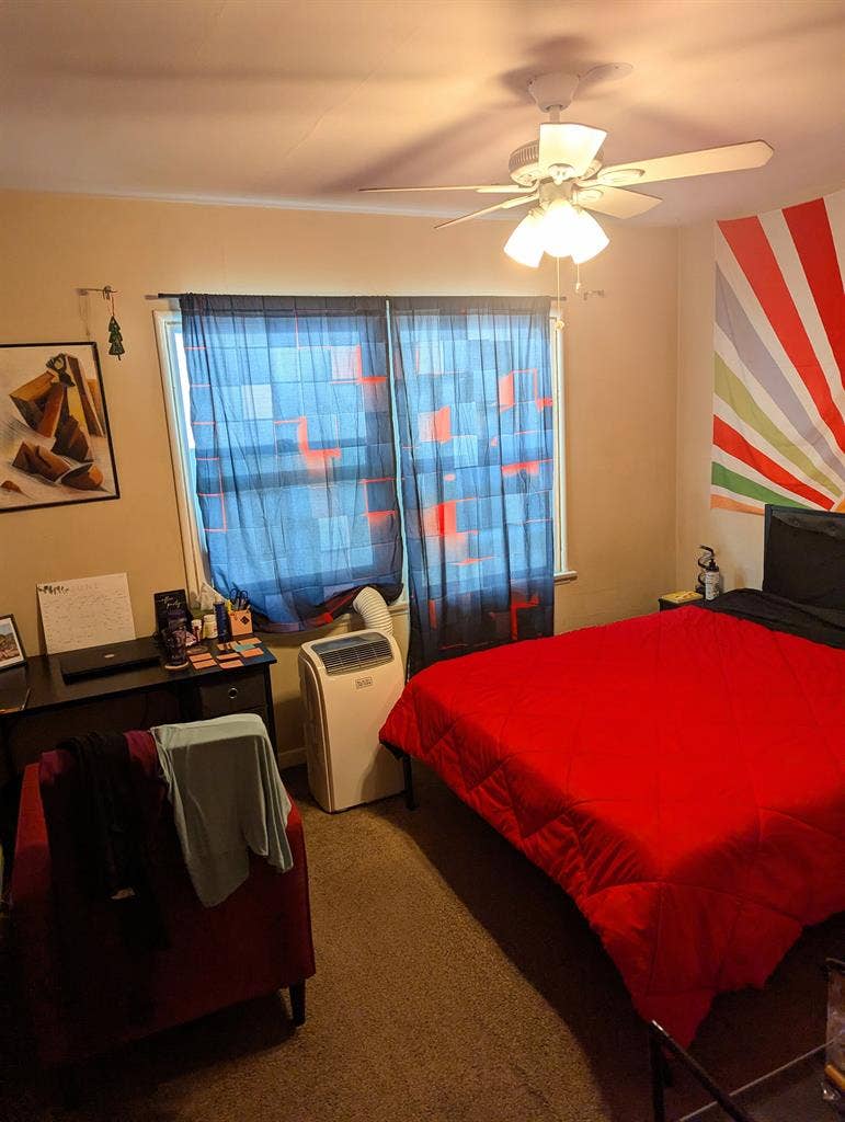 Seeking a new roommate!