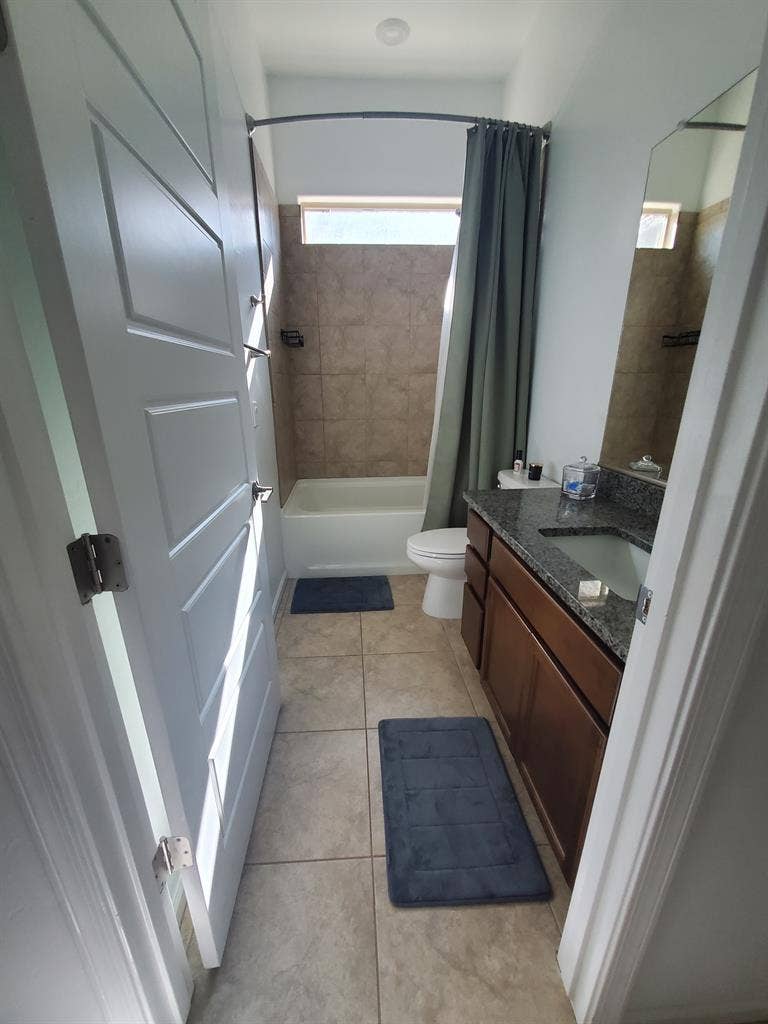 Looking for roommate, gladden farms