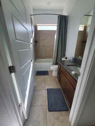 Looking for roommate, gladden farms