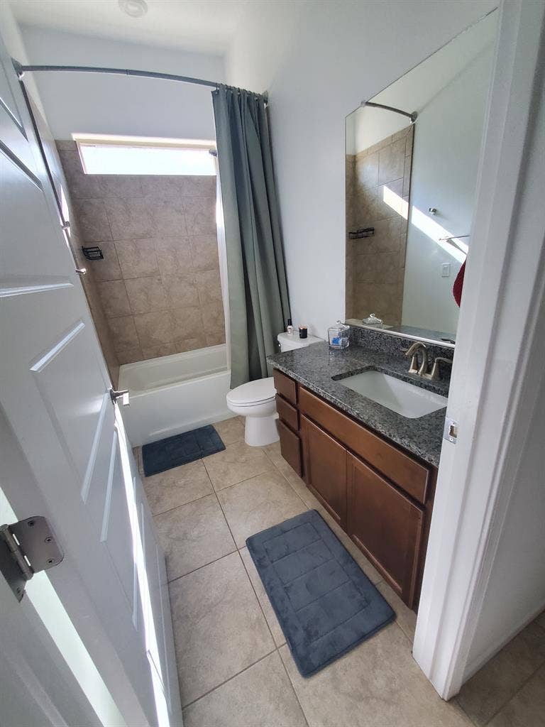 Looking for roommate, gladden farms
