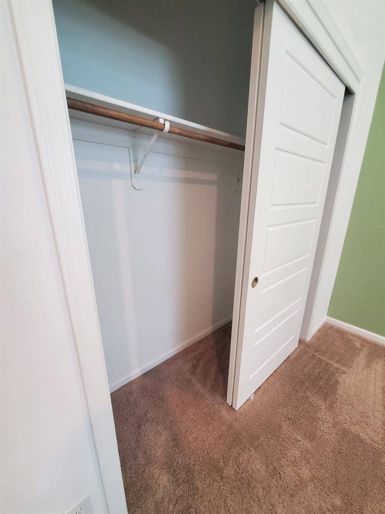 Looking for roommate, gladden farms