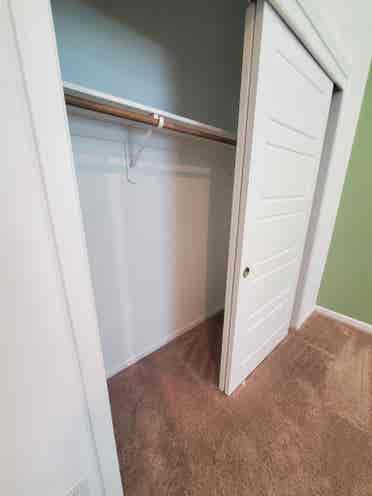 Looking for roommate, gladden farms