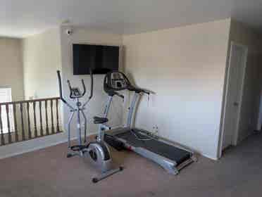 Great location. Close to Fwy