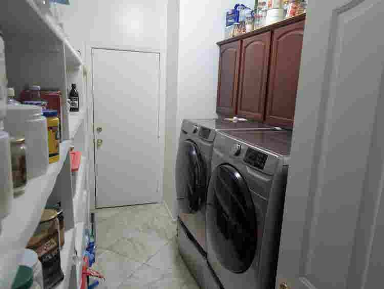 Great location. Close to Fwy