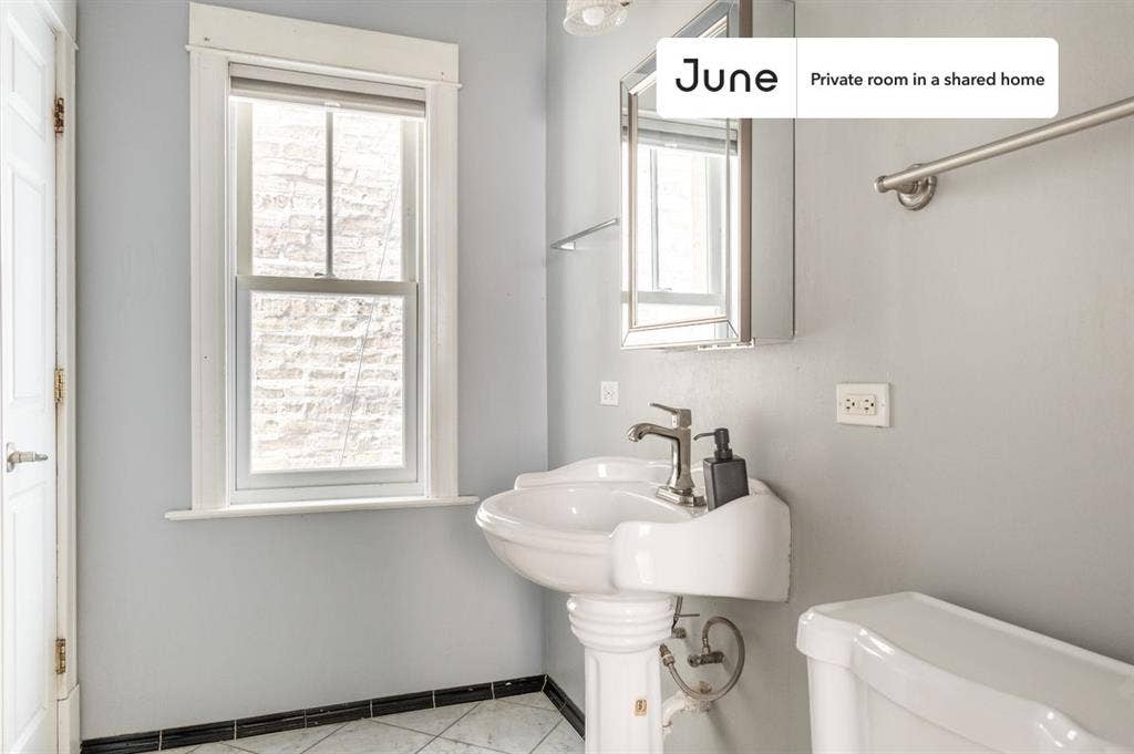 3 BR in Chicago