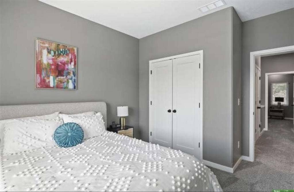 Looking for Roommates !!